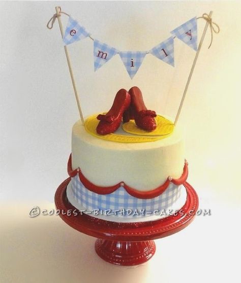 Coolest Dorothy Wizard of Oz Birthday Cake... Coolest Birthday Cake Ideas Wizard Of Oz Cake, Wizard Of Oz Birthday, Lila Party, Superman Cakes, Dorothy Wizard Of Oz, Three Tier Cake, Cake Central, Ruby Slippers, Birthday Cake Ideas