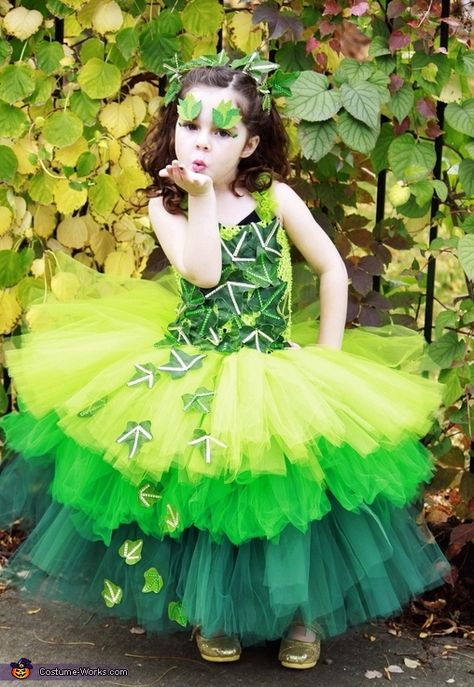 Halloween Costumes For Families, Tinkerbell Shoes, Halloween Alice In Wonderland, Poison Ivy Costume, Tinkerbell Costume, The Batman Movie, Tutu Tutorial, Ivy Costume, Poison Ivy Costumes