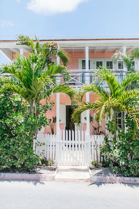 384A0854 Case Creole, Coral House, Beach House Tour, Bahamas Beach, Tropical Beach Houses, Beach House Exterior, Harbor Island, Bahamas Island, Harbour Island