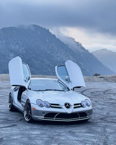 Mercedes-Benz SLR Mclaren. 

#mercedes #mercedezbenz #mclaren #mercedesmclaren #classiccars #sportscar #automotivephotography Mersadies Benz Car, Slr Mercedes, Mercedes Benz Mclaren, Mercedes Benz Slr Mclaren, Benz Slr Mclaren, Mercedes Mclaren, Mercedes Slr Mclaren Stirling Moss, Mercedes Slr Mclaren, Mercedes Slr