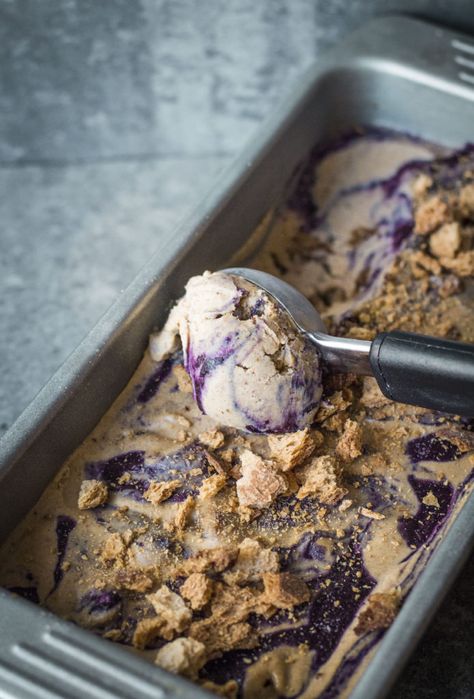 Peanut butter and blueberry ‘no-churn’ ice cream with french toast sourdough | Rainbow Nourishments Peanut Butter And Blueberry, Vegan Ice Cream Recipes, Toast Sourdough, Vegan Ice Cream Cake, Best Vegan Ice Cream, Vegan Nice Cream, Dairy Free Coffee, Butter Pecan Ice Cream, Vegan Ice Cream Recipe