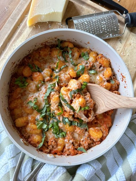 Trader Joe’s Cheesy Gnocchi Bake Stuffed Gnocchi Trader Joes, Trader Joes Cauliflower Gnocci Meals, Trader Joe Gnocchi Recipes, Trader Joe’s Gnocchi, Trader Joes Gnocchi Recipes, Trader Joe’s Gnocchi Recipes, Trader Joe’s Recipes, Cheesy Gnocchi, Trader Joes Recipes Dinner