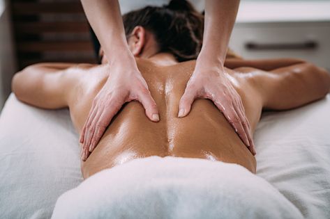 Más de 700 imágenes gratis de Masajes y Spa - Pixabay Sports Massage Therapy, Remedial Massage, Massage Place, Shoulder Massage, Swedish Massage, Reflexology Massage, Aromatherapy Massage, Professional Massage, Hot Stone Massage