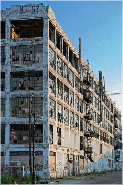 Fisher Brothers, Detroit Ruins, Abandoned Detroit, Urban Industrial Decor, Detroit Usa, Detroit History, Magic Places, Abandoned Property, Abandoned Factory