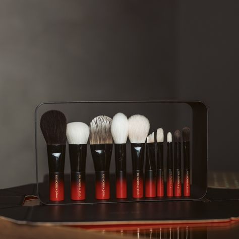 Limited Edition Rae Morris Pro Travel Set! A WORLD FIRST collaboration between Rae and the Japanese brush Master ‘Yoshiki’ ~ COMING SOON! ❤️ 

Shots from the launch hosted by @kisume_au @melbourneartfair 📸 @flossyproductionss @bureau.of.innovation 

#collaboration #brushset #japanese #japanesemaster #handmade #makeupbrushes #red #worldsfirst #RaeMorrisBrushes #facts #hakutotsu Rae Morris, Japanese Makeup, Travel Set, Brush Set, First World, Makeup Brushes, Coming Soon, Limited Edition, Product Launch