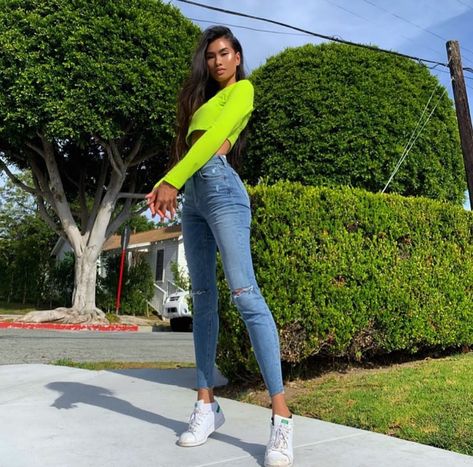 Nxshaya. Casual outfit. Neon green crop top and jeans. Green Crop Top Outfit, Neon Green Crop Top, Green Top Outfit, Neon Green Top, Neon Crop Top, Neon Top, Top Summer Outfits, Top Jeans, Top Outfit