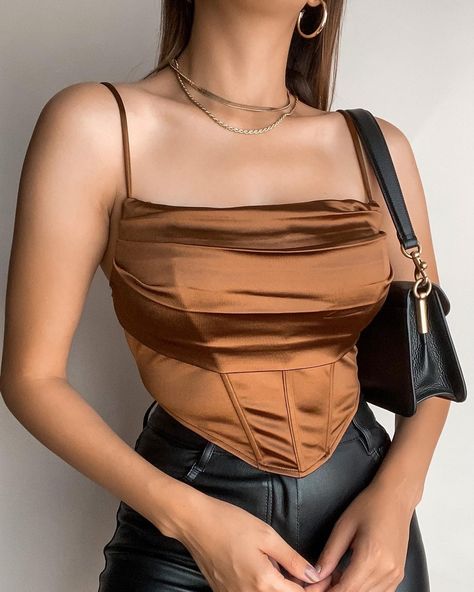 Satin Top Outfit Classy, Diy Clothes Patterns, Corset Fashion Outfits, Outfits Gorditas, Corset Fashion, Stylish Blouse Design, Pretty Prom Dresses, Trendy Fashion Outfits, Looks Chic