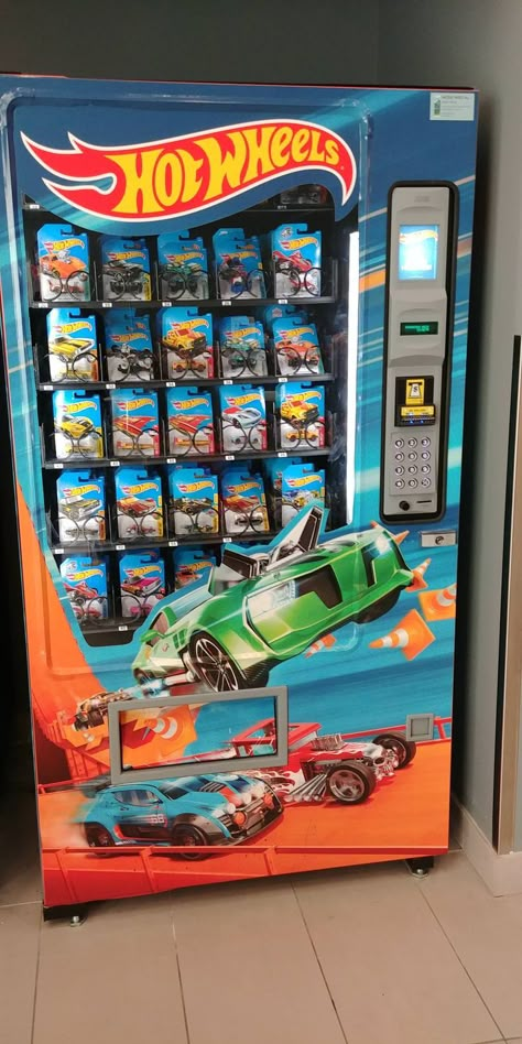 Hot Wheels Room, Hot Wheels Display, Hot Wheels Cars Toys, Hot Wheels Garage, Dream Things, Hot Weels, Hot Wheels Toys, Take My Money, Lego Cars