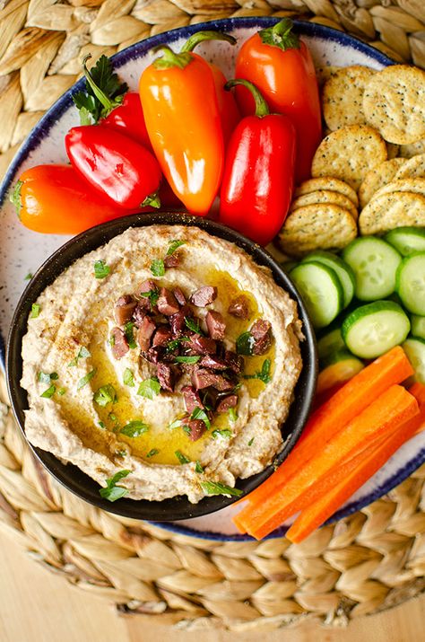 Olive Hummus Hummus Decoration, Olive Hummus Recipe, Kalamata Olive Hummus, Hummus Olive, Olive Hummus, Hummus And Veggies, Cold Party Appetizers, Roasted Eggplant Dip, Tapenade Recipe