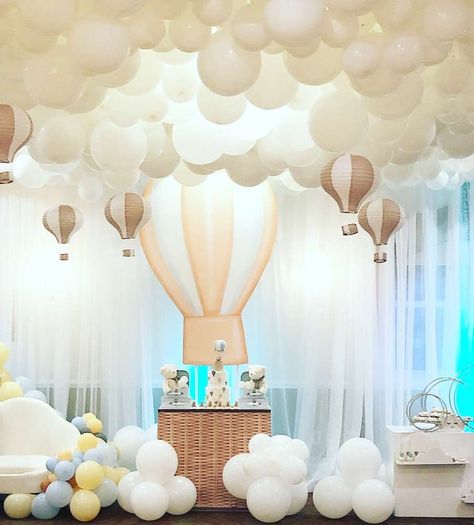 Hot Air Balloon Baby Shower Party Ideas | Photo 3 of 14 | Catch My Party Baby Shower Balloon Decorations, Hot Air Balloon Party, Idee Babyshower, Baby Shower Deco, Diy Event, Baby Shower Inspiration, Baby Shower Decor, Baby Bear Baby Shower, Neutral Baby Shower