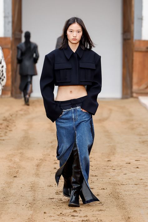 Stella Mccartney 2023, Winter 2023 Runway, Savile Row Tailoring, Scandi Girl, Korea Trip, Fashionable Dress, Denim Trends, Fashion Advertising, Runway Collection