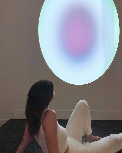 kendall jenners $750,000 james turrell installation Sunset Lamps, Lamp Sunset, Lamp Photography, Photo Tiktok, James Turrell, Sunset Lamp, Fashion Nature, Filter Instagram, Sunset Light