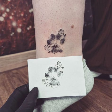 20+ Paw Tattoo Concepts for Animal Lovers - WomenSew Ink Paw Print Tattoo, Zoey Tattoo, Paw Tattoo Ideas, Dog Paw Print Tattoo, Paw Tattoos, Dallas Tattoo, Seashell Nails, Tattoo Concepts, Paw Tattoo