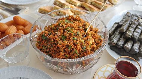 20 Minutes Turkish Bulgur Salad "Kisir" - Turkish Food Travel Kisir Recipe, Turkish Salad Recipes, Ladies Tea Party, Fresh Herb Salad, Turkish Salad, Party Concept, Bulgur Salad, Ladies Tea, Stuffed Grape Leaves