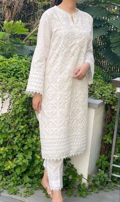 White Pakistani Dress, White Dress Design, White Kameez, Chicken Suits, Dress Design Pakistani, Chicken Dress, Kameez Designs, Lace Dress Design, Simple Kurta Designs