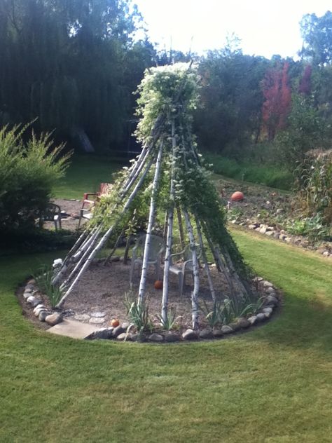 Love the idea of making a teepee with tree branches and covering in some sort of ivy. Tree Branch Garden Ideas, Trailing Plant Teepee, Child Friendly Garden Ideas, Vine Teepee, Garden Teepee, Meditation Garden Ideas, Child Friendly Garden, Sensory Path, Play Garden