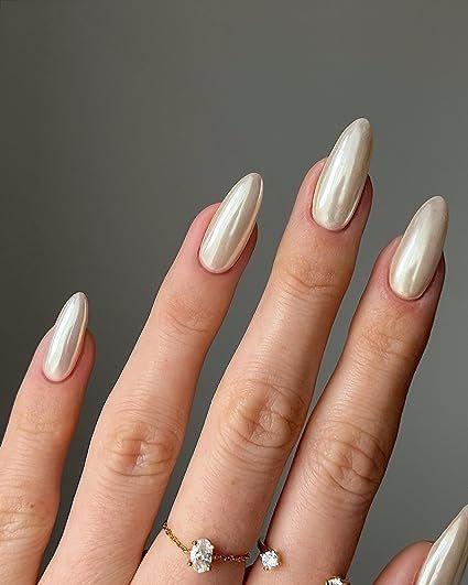 chrome 
nails 
glossy 
inspiration 
inspo 
press on 
fake nails Ongles Beiges, Manicured Nails, Golden Nails, Milky Nails, Broken Nails, Beige Nails, Pearl Nails, Neutral Nails, Clean Nails