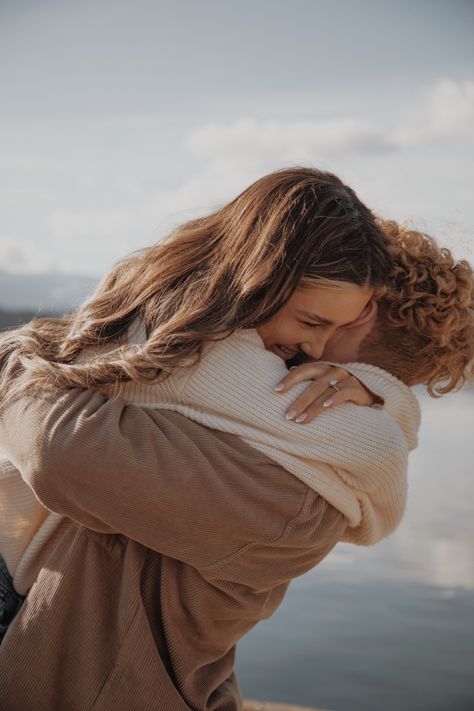 Engagement Photo Shoot Beach, Engagement Picture Outfits, Cute Engagement Photos, Couple Engagement Pictures, Engagement Pictures Poses, Couple Picture Poses, Beach Engagement Photos, Engagement Poses, Engagement Photo Poses