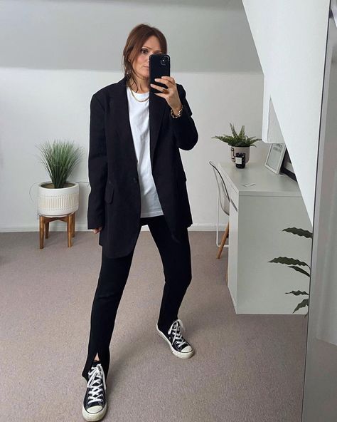 Leanne on Instagram: “My outfit yesterday, all the basics! I’ll link as usual! Happy Friday everyone, shirt and sweet caption from me today as we’ve overslept…” Black Leggins Casual Outfit, London Blazer Outfit, Black Split Legging Outfit, How To Style Split Hem Leggings, Black Blazer Outfit Midsize, Comfy Smart Outfit, Legging Blazer Outfit, Black Blazer And Leggings Outfit, Smart Leggings Outfit