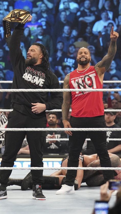 John Cena Wrestling, Samoan Men, Jimmy Uso, Roman Reigns Family, Roman Reigns Shirtless, Wwe Superstar Roman Reigns, Wrestling Gear, Wwe Smackdown, Shawn Michaels