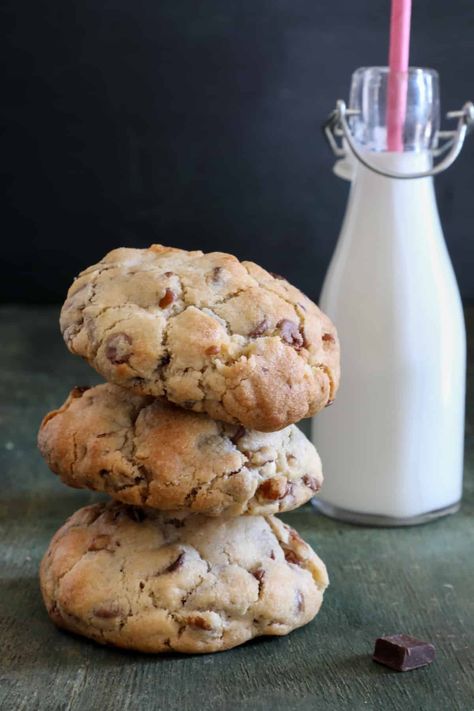 Chunky Cookie Recipe, Chunky Cookies, Chunky Chocolate Chip Cookies, Powdered Sugar Cookies, Thick Cookies, Lemon Ricotta Cookies, Snowball Cookie Recipe, Crazy Cookies, Best Chocolate Chip