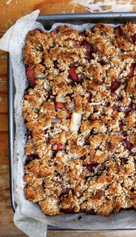 Apple Rhubarb Crumble, Apple And Rhubarb Crumble, Apple Rhubarb Crisp, Rhubarb Apple Crisp, Rhubarb Crumble Recipe, Rhubarb And Apple Crumble, Apple And Berry Crumble, Rhubarb Crumble Recipes, Aip Foods