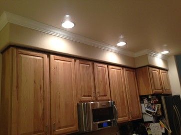 Need help with ugly soffit above kitchen cabinets! Soffit Above Kitchen Cabinets, Soffit Ideas, Decor Above Kitchen Cabinets, Space Above Kitchen Cabinets, Lakehouse Kitchen, Kitchen Soffit, Decor Above Cabinets, Granite Kitchen Counters, Above Kitchen Cabinets