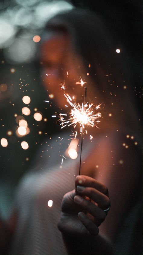 Photography Artistique, Sparkler Photography, Photographie Portrait Inspiration, Foto Poses, Tumblr Photography, Tumblr Wallpaper, Photography Wallpaper, Photography Inspo, Beautiful Photography