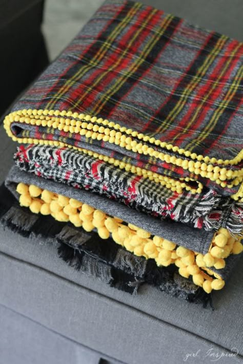 Get ready for cooler weather with these simple DIY flannel blankets! Flannel Blankets, Sew Ins, Colors And Patterns, Costura Diy, Diy Couture, Sewing Projects For Beginners, Simple Diy, Sewing For Beginners, Learn To Sew