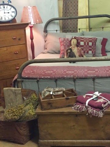 Primitive Bedroom Ideas, English Cottage Bedroom, Primitive Bedroom, Country Style Decor, Cottage Bedroom, Prim Decor, Bedroom Vintage, Primitive Home, Country Primitive