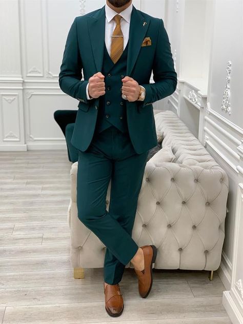 Brand: PAREZProduct Content: Jacket + vest + pants Cut: Slim Fit italian SuıtDrop: 6-DropSlit Detail: Double slitMateriel: %65 Polyester %35 ViscoseWashing Type: Dry clean only           SIZE CHART US 34 LBS 110-132 US 36 LBS 132-154 US 38 LBS 154-165 US 40 LBS 165-176 US 42 LBS 176-187 US 44  LBS 187-198 US 46 LBS 198-209 Green And Gold Suit Men, Hunter Green Suits For Men, Bottle Green Suit Men, Suit With Vest Men, Green Suit Combination, Emerald Green Suits For Men, Green Suit Vest, Mens Wedding Fashion, Dark Green Suit Men