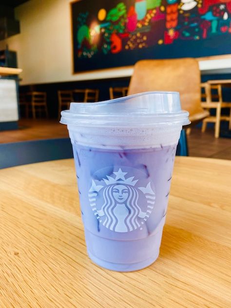 Aesthetic Starbucks Drink, Tea From Starbucks, Starbucks Purple Drink, Aesthetic Starbucks, Secret Starbucks Recipes, Lavender Colour, Purple Drinks, Secret Starbucks Drinks, Starbucks Menu