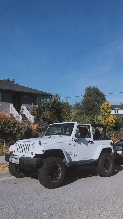 White Jeep Wrangler Aesthetic Inside, White Two Door Jeep Wrangler, Jeep With Top Off, White Keep Wrangler, White Jeep Wrangler 2 Door, White Jeep Aesthetic, White Jeep Wrangler Aesthetic, Jeep Top Off, Jeep Wrangler Two Door