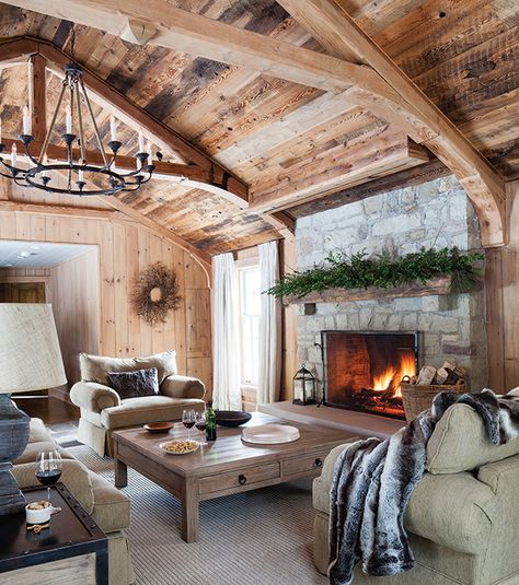 Find natural Christmas decorating ideas using pinecones, fresh greenery, rustic ornaments, kraft paper-wrapped presents and more. Casa Vintage, Winter Cabin, Living Room Decor Cozy, Winter Home Decor, Country House Decor, Cabin Homes, Boho Home, A Living Room, Cozy Living Rooms