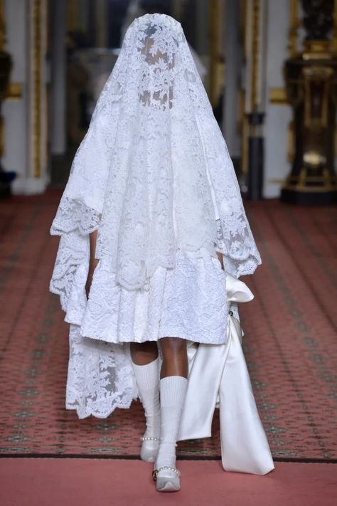 The magic of lace | Financial Times. Simone Rocha styled a traditional embroidered dress with a long lace veil. Established in 1999, Lily Gardner London is an online emporium featuring the designer’s iconic lace jewellery, delicate semi-precious jewellery, classic white shirts, luxury photo scarves, designer silk lingerie and leather clutch bags. #lace #jewellery #fashion #london #LilyGardnerLondon Ghost Clothes, Long Lace Veil, Lace Coat, Pray For Me, Ballet Core, Lace Veils, Silk Lingerie, Lace Outfit, Lace Fashion