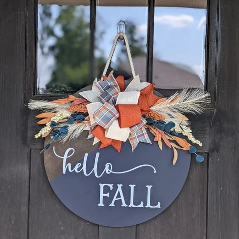 🍁 New Fall Door Hangers are here! 🍁 Just finished up 5 cozy designs that are perfect for adding that autumn vibe to your home. From pumpkins to leaves, I’ve got a little something for everyone who loves fall as much as I do! 🍂 #FallDecor #HandmadeWithLove #EtsyFinds #AutumnVibes #ShopSmall #hellofall #welcomefall Fall Pumpkin Door Hanger, Diy Fall Door Hangers, Fall Door Signs, Hello Fall Wood Sign, Front Porch Decor Farmhouse, Fall Decor Front Porch, Door Hangers Wooden, Door Fall Decor, Porch Decor Farmhouse