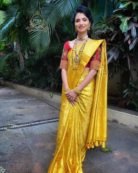 Mustard Yellow Saree Blouse Combination, Yellow Saree Blouse Combination, Saree Blouse Combination, Yellow Saree Blouse, Saree Styling Ideas, Mustard Yellow Saree, Haldi Saree, Chiffon Saree Party Wear, Saree Outfits