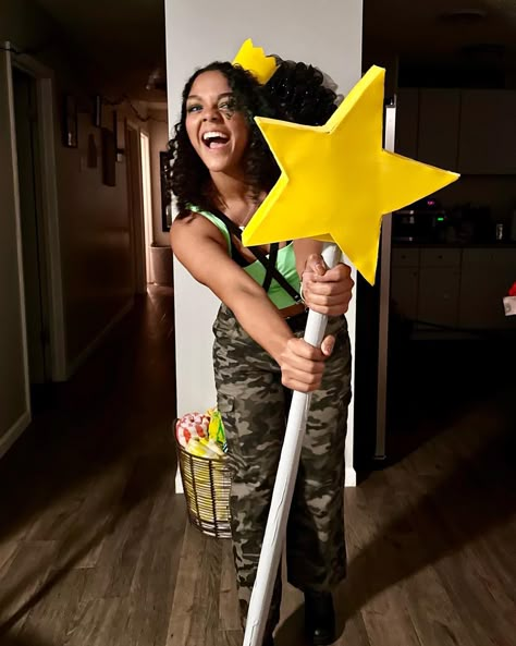 smiling girl with blue contacts wearing camouflage pants and a lime green tank top holding a large fairy wand from the popular tv show, fairly odd parents. she also has on black boots and with a crossed harness over the lime green tank top with a fairy crown on her head. Camo Pants Halloween Costume, Fairy Oddparents Costume, Jorgen Von Strangle, Quick Diy Halloween Costumes, Easy Costumes Women, Fairly Odd Parents Costume, Camo Costume, Nickelodeon Costumes, Halloween Costume Easy