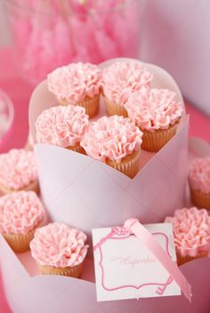 Gorgeous pink ruffle cupcakes, styled by Amy Atlas, featured on Style Me Pretty! Colourful Cupcakes, Ruffle Cupcakes, Cupcakes Bonitos, Cupcake Rosa, Cupcakes Flores, Decorated Cupcakes, Fun Cupcake Recipes, Beautiful Cupcakes, Pink Cups