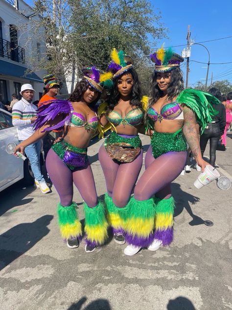 Black Mardi Gras Outfit, Mari Gras Outfits, Marty Gras Outfit, Mardigrass Ideas Outfit Party, Carnival Outfit Diy, Carnival Parade Costumes, Madi Gras Outfit Ideas Party, Mari Gras Outfit Ideas, Nola Mardi Gras Outfit