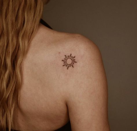 Mini Tattoos On Shoulder, Sun Tattoo On Back Of Shoulder, Female Back Shoulder Tattoos, Sunshine Back Tattoo, Sun Tattoo Back Shoulder, Sunflower Tattoo Shoulder Blade, Sun Tattoo Shoulder For Women, Mini Shoulder Tattoo, Tattoos On Back Of Shoulder