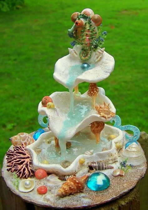 Shell fountain Fairy Garden Design Ideas, فن النسيج, Art Coquillage, Garden Waterfall, Fairy Garden Designs, Fountain Design, Fairy Furniture, Faeries Gardens, Astuces Diy