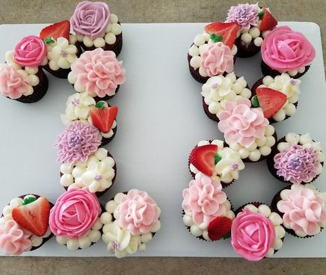 Buttercream Cupcake Frosting, Amazing Birthday Cakes, Sweet 16 Sleepover, Flower Cupcake Cake, Cakes For Teenagers, 50th Birthday Cupcakes, Starbucks Cake, Number Birthday Cakes, 14th Birthday Cakes