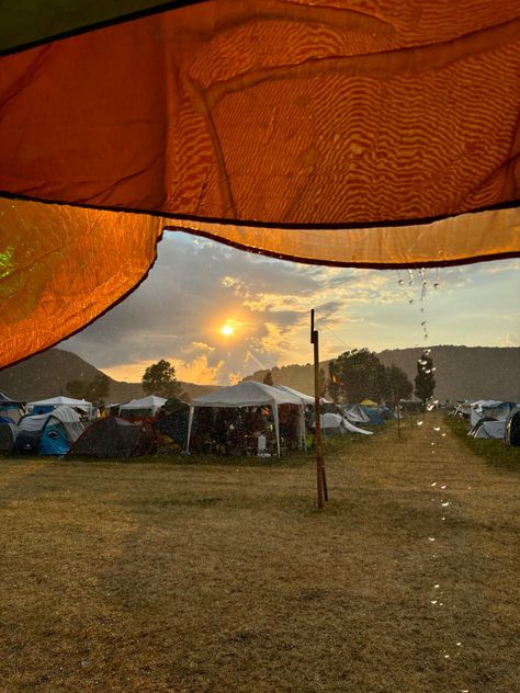 La pioggia a Montelago Celtic Festival in Italia  #rain #aesthetic #droplets #tent #hiking #campsite #outdoor Rain Aesthetic, Festival Aesthetic, Celtic Festival, Tent, Hiking, Festival