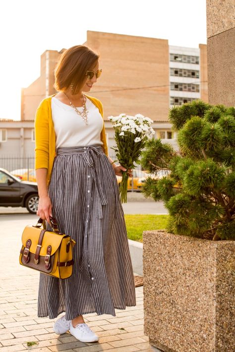 Styling a maxi skirt for any season #maxiskirt #spring #fashion #style #outfit Fall Maxi, Daily Ootd, Fashion Diary, Long Skirt Outfits, Maxi Dresses Fall, Maxi Skirt Outfits, Rock Outfit, Vacation Wear, Mode Casual