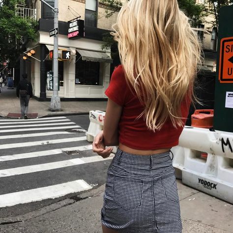 pinterest//annarshapiro Brandy Melville Skirts, Gingham Skirt, Insta Inspo, City Living, Girl Style, About Fashion, Bologna, New Yorker, Outfits For Teens