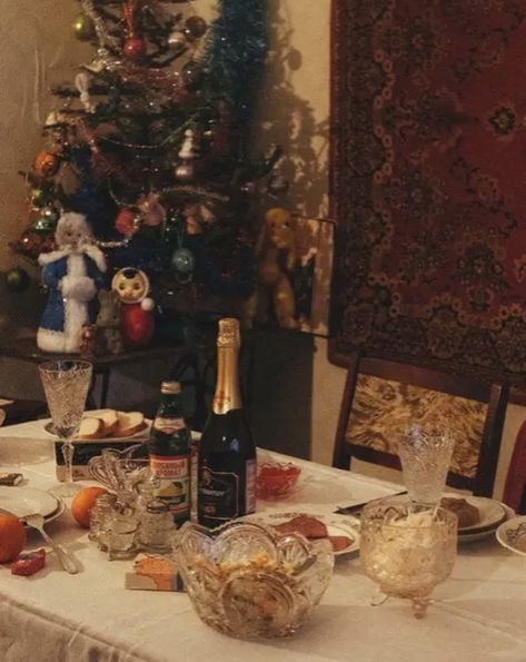 Vintage Christmas Photos, New Year Table, Russian Winter, Dark Christmas, Christmas Tree Farm, Christmas Table Settings, Christmas Mood, Christmas Aesthetic, Pics Art