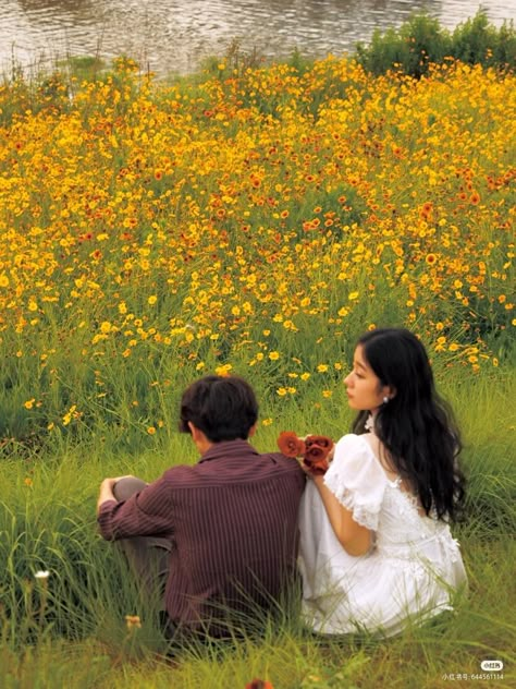 Couple Picking Flowers, Flower Poses, Couple Snap, Bridal Photo Ideas, Prenup Ideas, Cozy Garden, Pre Wedding Photoshoot Outfit, Engagement Photoshoot Ideas, Engagement Pictures Poses