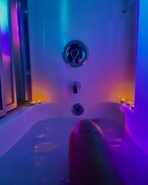 Bath Relax Aesthetic, Baddie Mood, Self Care Bath, Bath Aesthetic, Aesthetic Bathroom, Apartment Aesthetic, Apartment Bathroom, Apartment Decor Inspiration, Future Lifestyle