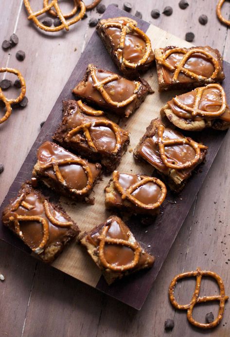 Beer Caramel Pretzel Cookie Bars Pretzel Cookie Bars, Beer Caramel, Caramel Pretzel Cookies, Boozy Food, Pretzel Cookie, Pretzel Cookies, Caramel Pretzels, Cooking With Beer, Cake Bars